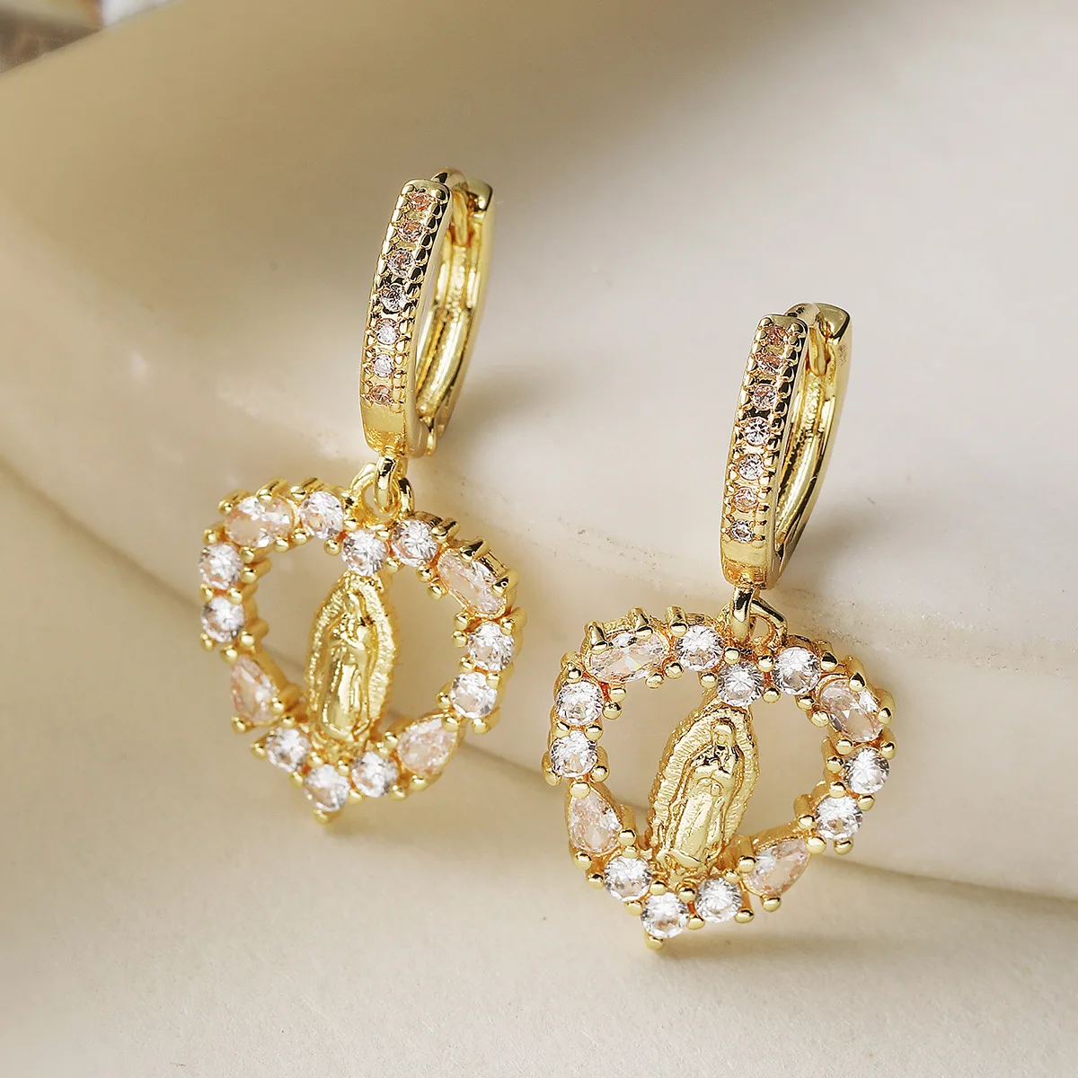 GANPUP Exquisite Glänzende Zirkonia-Herz-Ohrhänger für Damen, Modische Neue Ohrschmuck-Geschenke für Partys – Detail 3