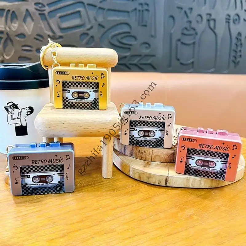 

Lovely Vintage Radio Keychain Multifunctional Accessory for Keys or Bags Portable for Students and Gifts Buyers .A5KE