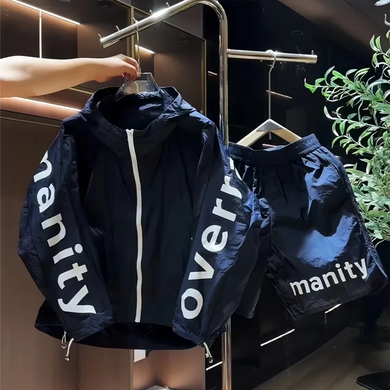 

Мужской летний модный комплект с рукавами «летучая мышь» для защиты от солнца, дышащая куртка с буквенным принтом и шорты, повседневный спортивный костюм из двух предметов