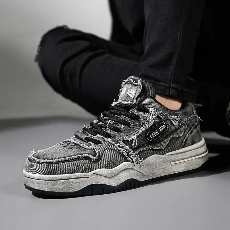 Men's Personalized Denim Retro Fashion Skateboarding Shoes Versatile Men's Sports Shoes Outdoor Sports and Casual Shoes