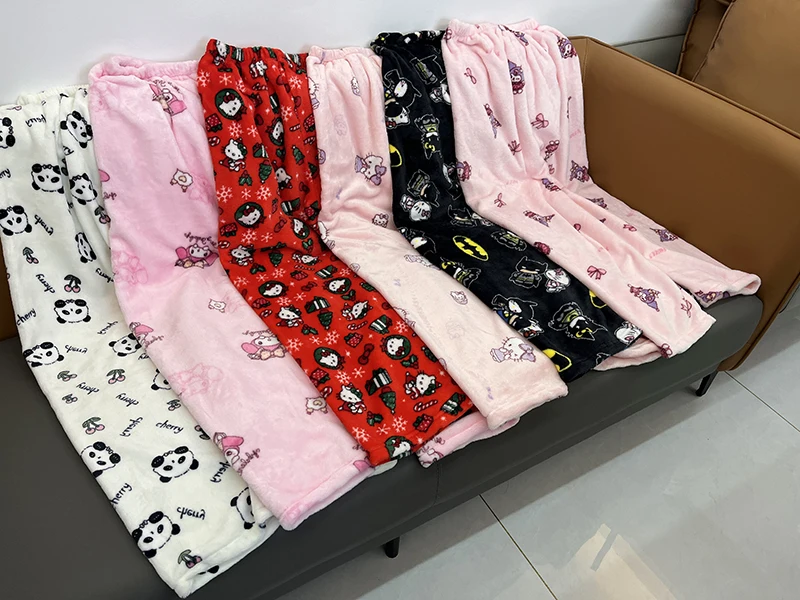 Sanrio Hello Kitty Anime Peripheral Batman Panda Weihnachtsserie Weiche Pyjama Melody Hose Warme lässige Flanellhose Kleidung ﻿