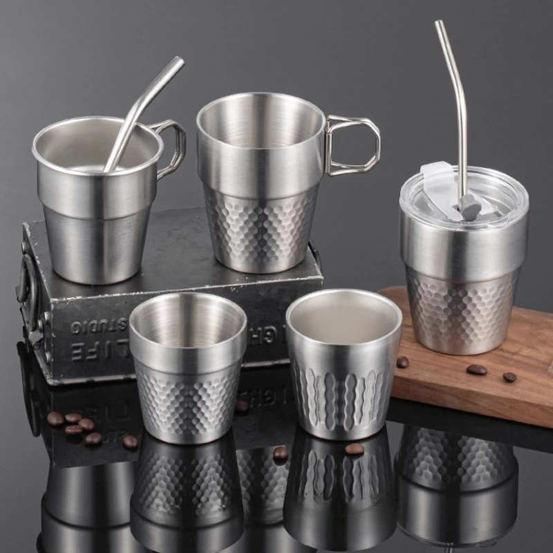 كوب تخييم محمول من الفولاذ المقاوم للصدأ - كوب خفيف الوزن ومتين للتخييم وحقائب الظهر والنزهات والقهوة الساخنة والبيرة الباردة