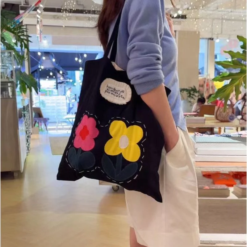 

Large-Capacity Casual Hand-Embroidered Flower Single-Shoulder Bag Trendy Bohemian Women's Fashion Accessory