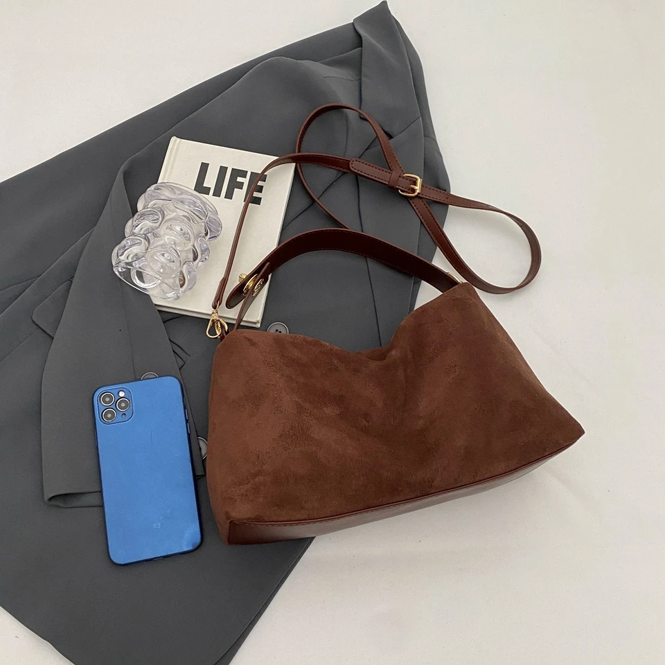 

Advanced Retro Bag for Women's 2025 New Textured Frosted Shoulder Bag with Small Capacity Crossbody Commuting Tote Bag Summer