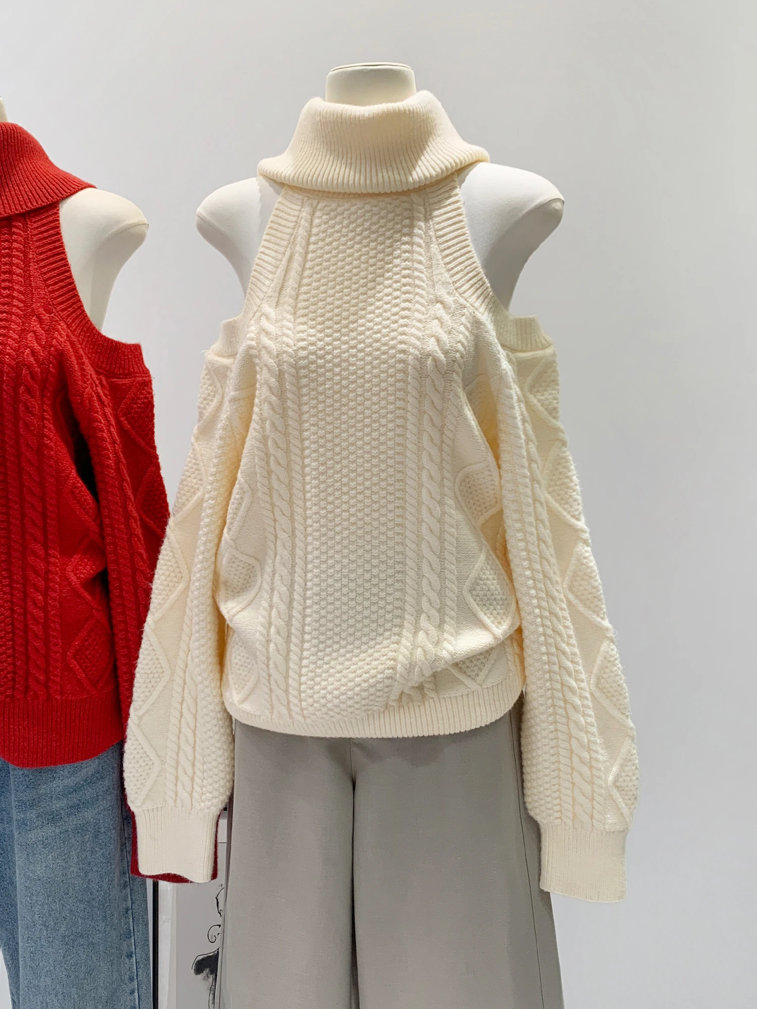 

High Collar Shoulder Bared Beige Knitted Sweater Lantern Sleeve Base Shirt Women's New Design Small Top Loose Fit Daily Wear