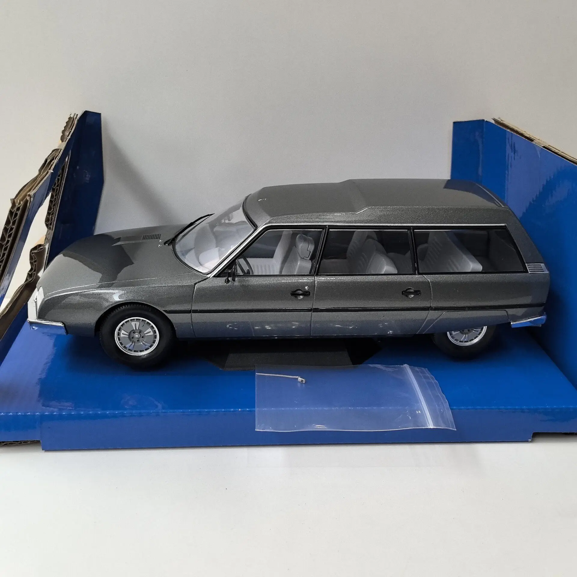 Box Old Antenna Breakage Diecast MCG 1/18 Scale CITROEN CX BREAK Q6 Alloy Car Model