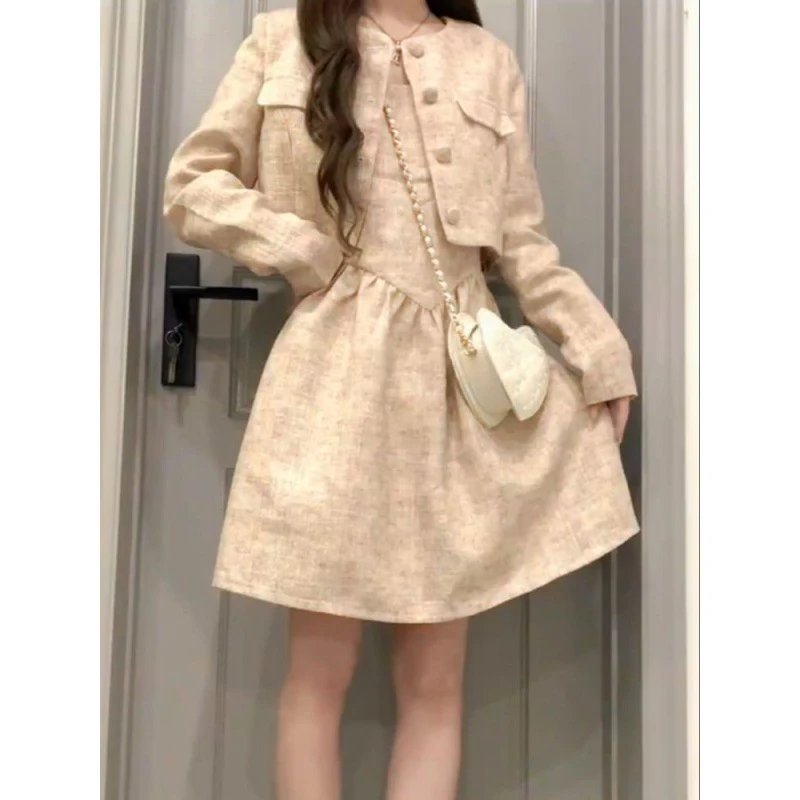 

2024 Autumn Design Advanced Short Top Set Early Autumn New Fragrant Strap Dress Lively Two Piece Set