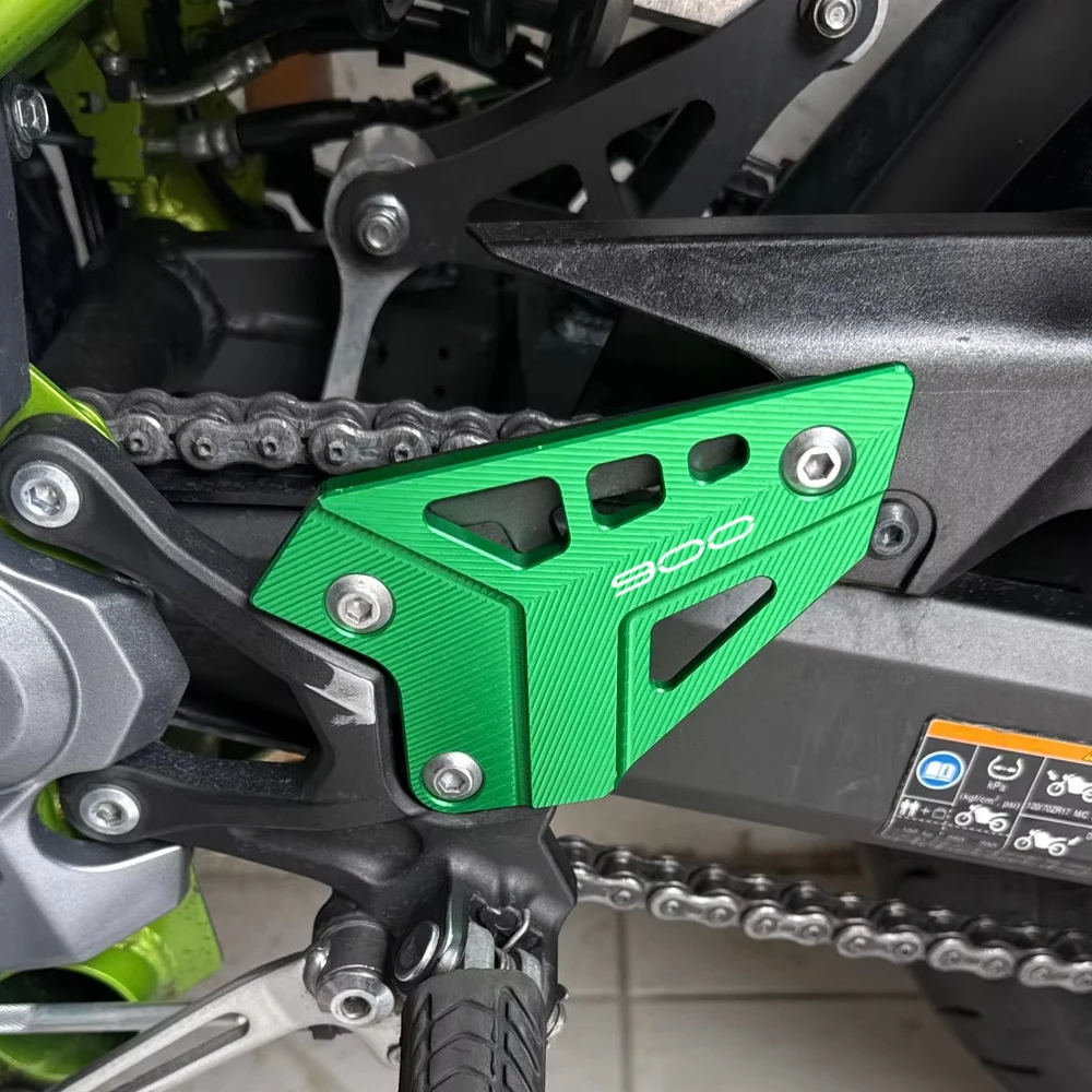 

Z900 Motorcycle Accessories FootPeg Footrest Rear Set Heel Plates Guard Protector For KAWASAKI Z 900 2017 - 2022 2023 2024 2025