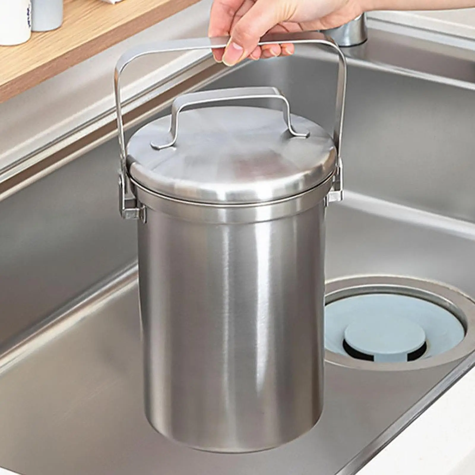 

Small Trash Can Portable Waste Bin for Household Kitchen Countertop Bedroom