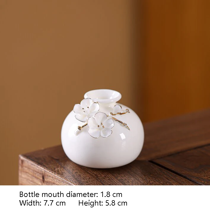 Handmade Sculpted Gold Trimmed Ceramic Vase Handcrafted 3D Floral Porcelain Vase For Home Living Room Table Desktop Decor