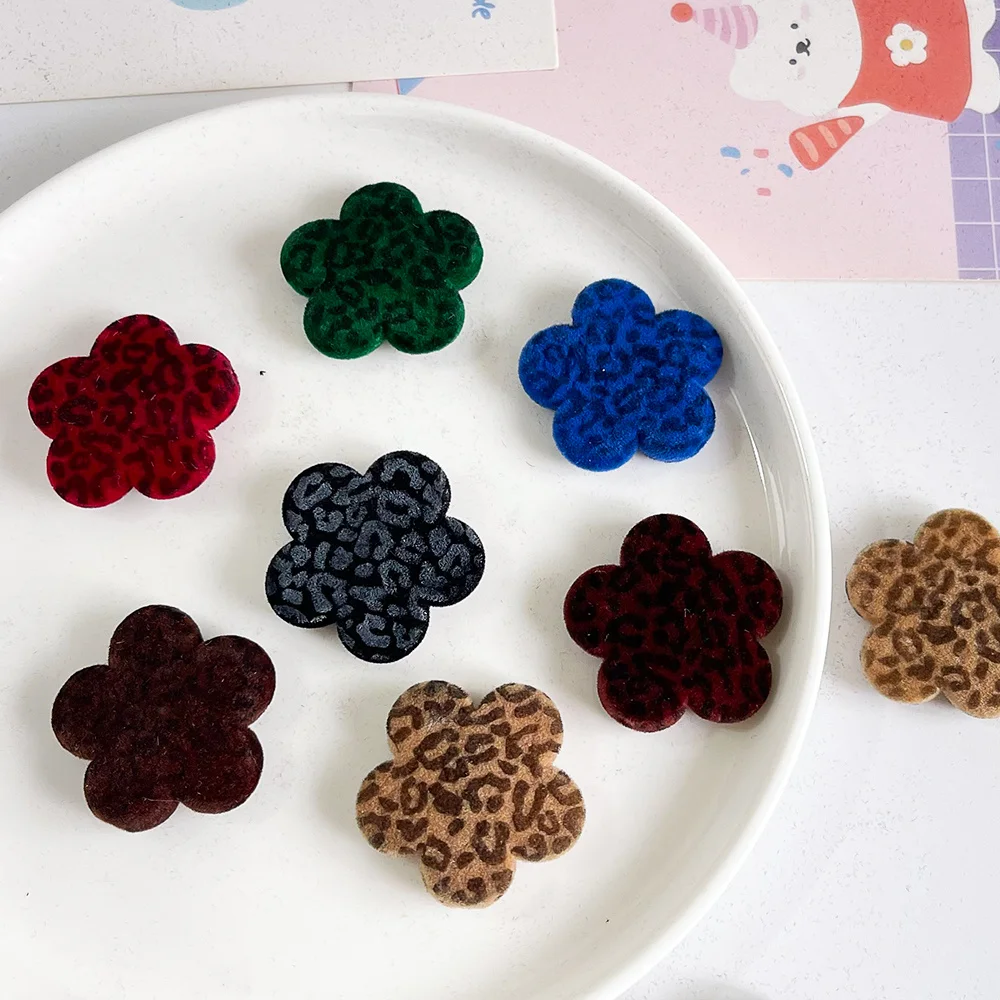 

Cordial Design 100Pcs 31*31MM Acrylic Bead/Leopard Print Flocking Effect/Jewelry Accessories/Hand Made/Flower Shape/DIY #19514