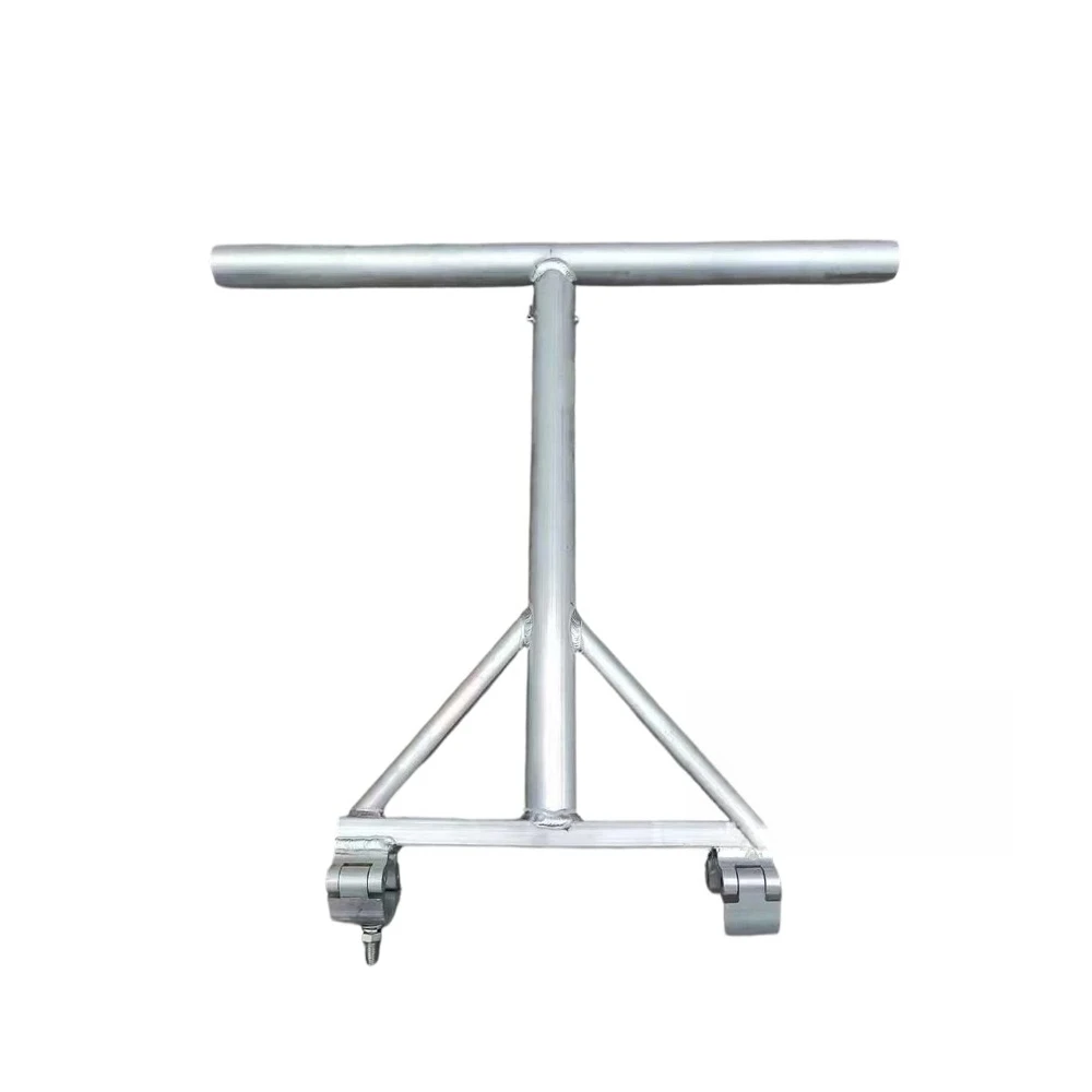 postes-de-luz-con-estructuras-de-truss-son-accesorios-para-iluminacion-de-escenarios