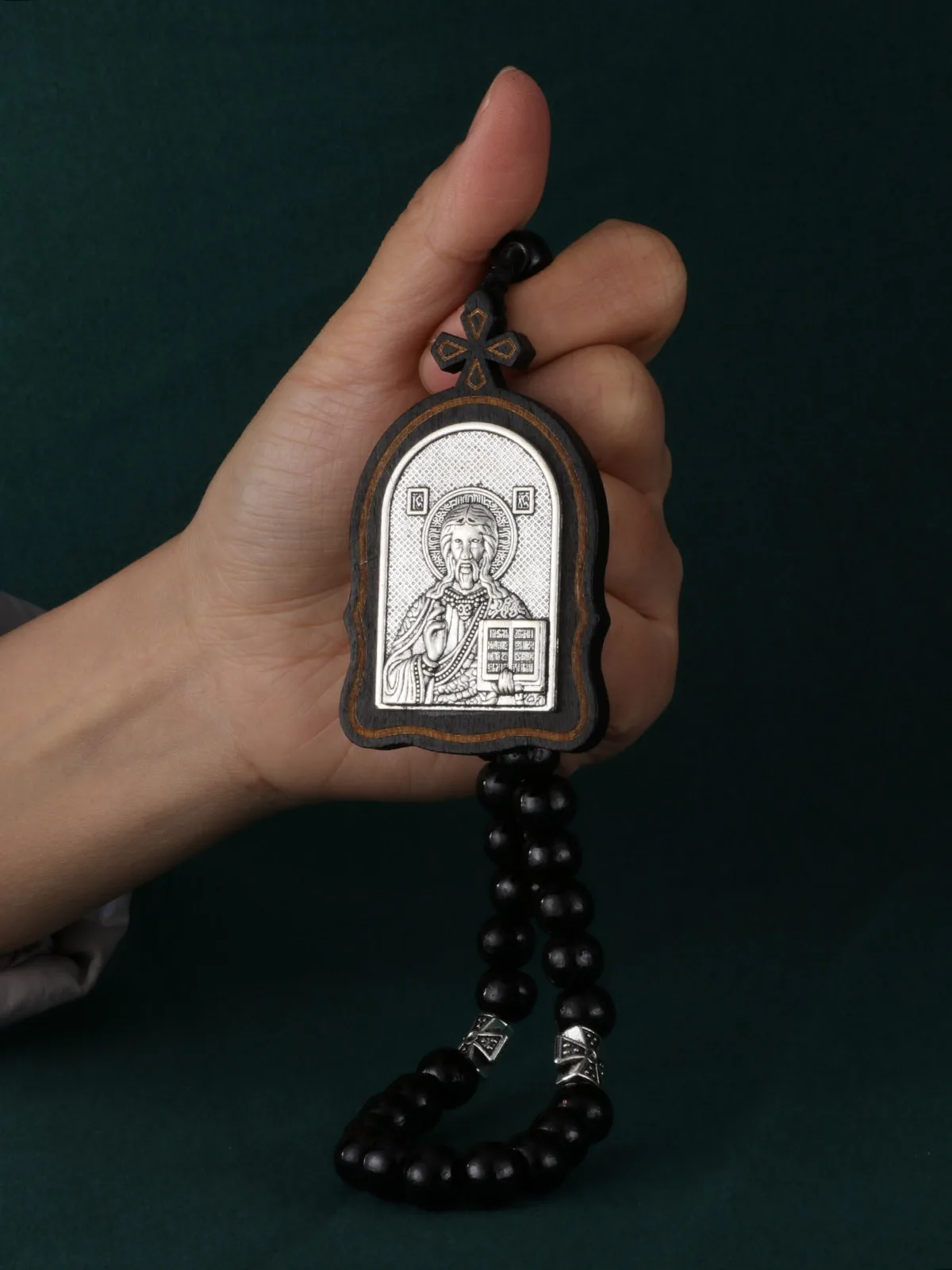Russisch-orthodoxer Holzrosenkranz mit Jungfrau-Maria-Kind-Ikone, Metallanhänger des Heiligen Nikolaus und Heiligen Georg, Drachenjäger-Anhänger, Gebetsperlen – Detail 9