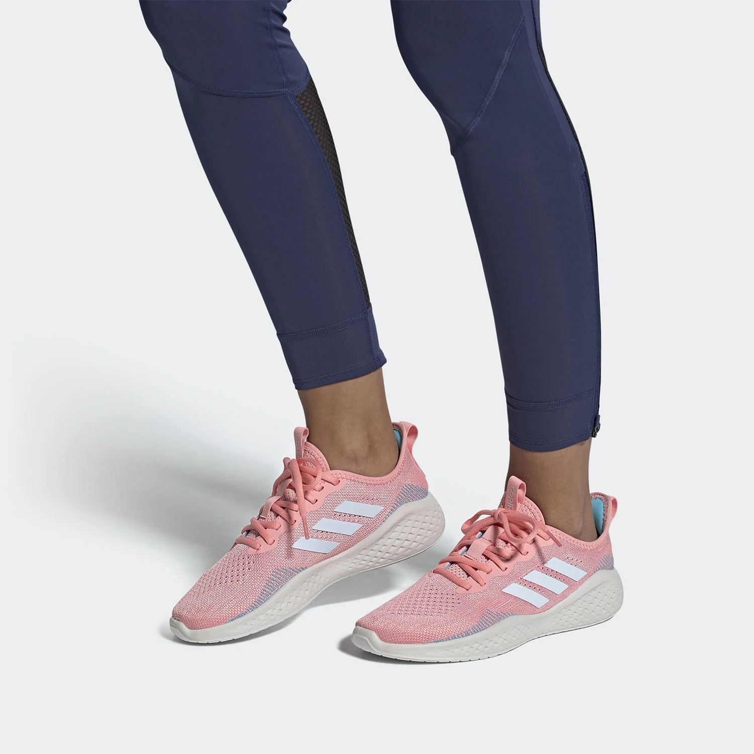 حذاء الجري Adidas الأصلي للموسم الجديد باللون الوردي وخفيف الوزن وجيد التهوية EG3670