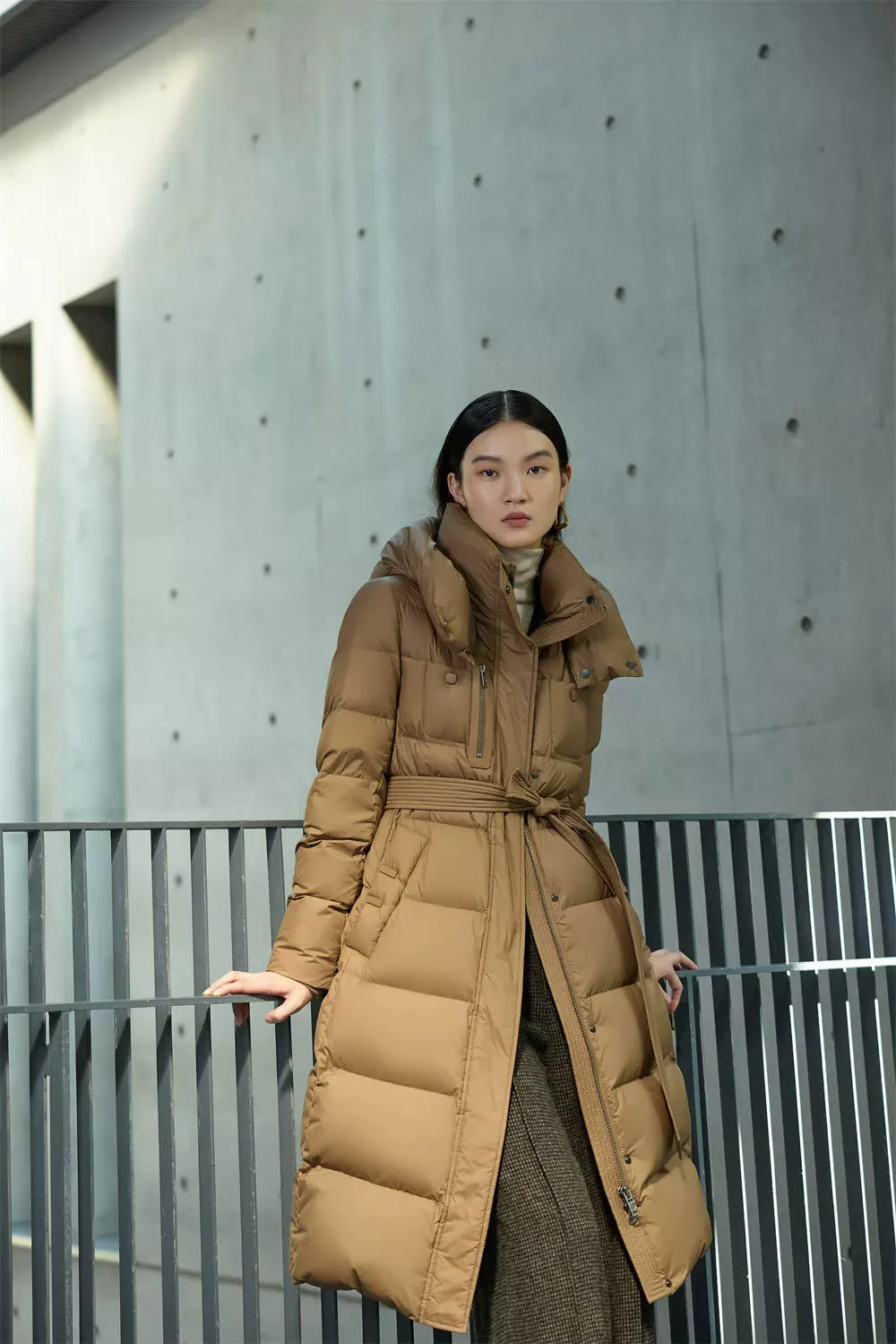 High-end Light Luxury Winter New Down Jacket For Women Fashionable Design Thick Warm Long Hooded Long Coat