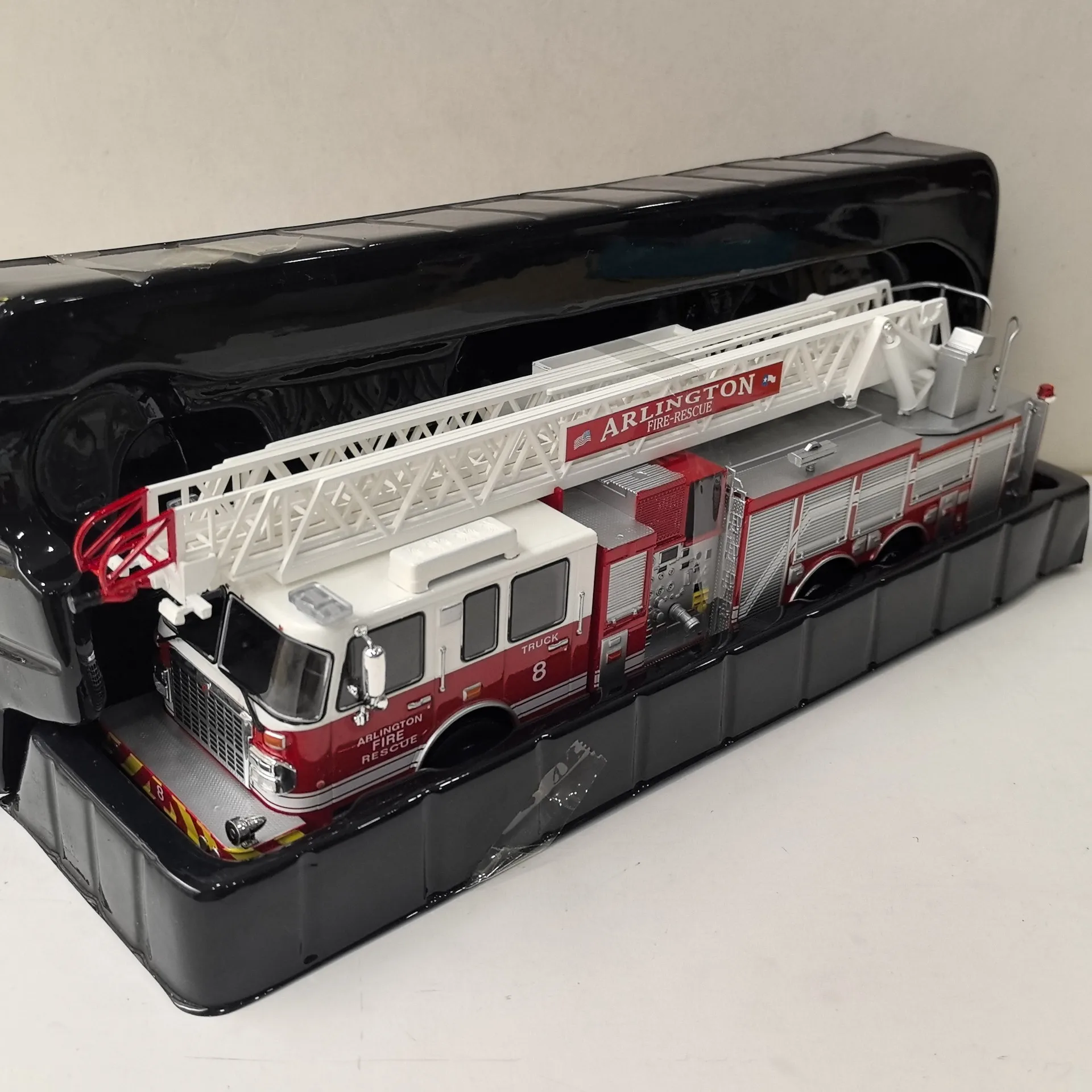 

Diecast IXO 1:43 Scale Smeal 105 Aerial Ladder Arlingto Fire Rescue 205 Fire Engine Alloy Car Model Collectible Toy Gift