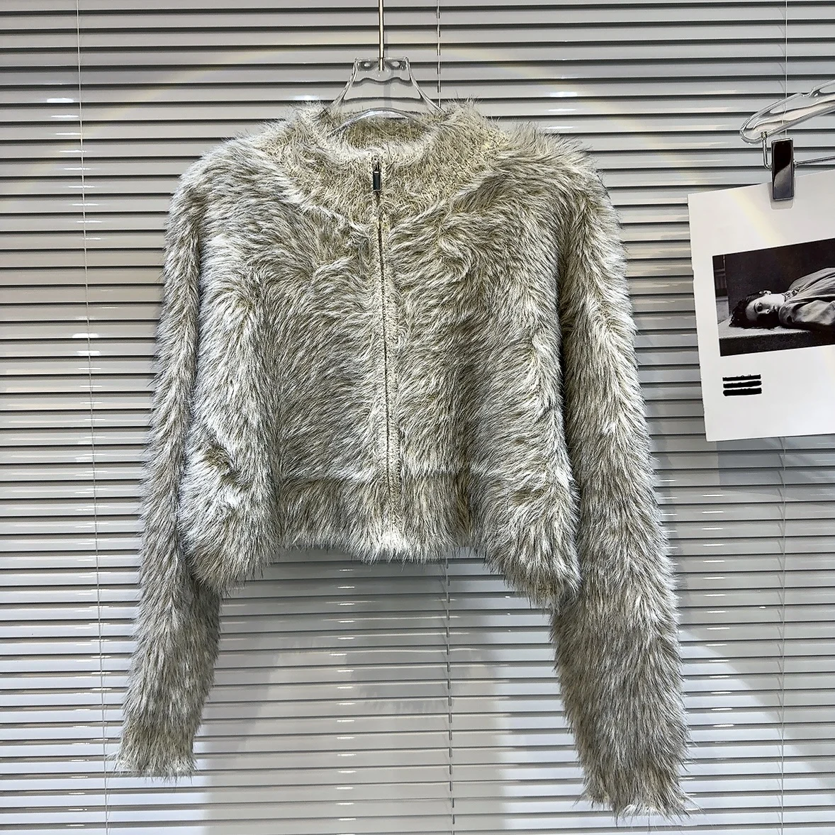 

Зима 2026: Новинка! Вязаный кардиган из бархатной ткани с металлической молнией в стиле «Spicy Girl», с высоким воротником, в стиле «Sweet S...»