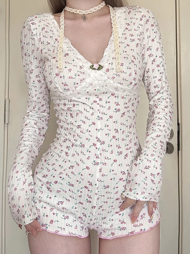 2025 nuevo hogar con cuello en V pequeño encaje Floral mono de mujer pantalones cortos nuevo mono de una pieza de manga larga ropa de casa Casaul elegante TXSS