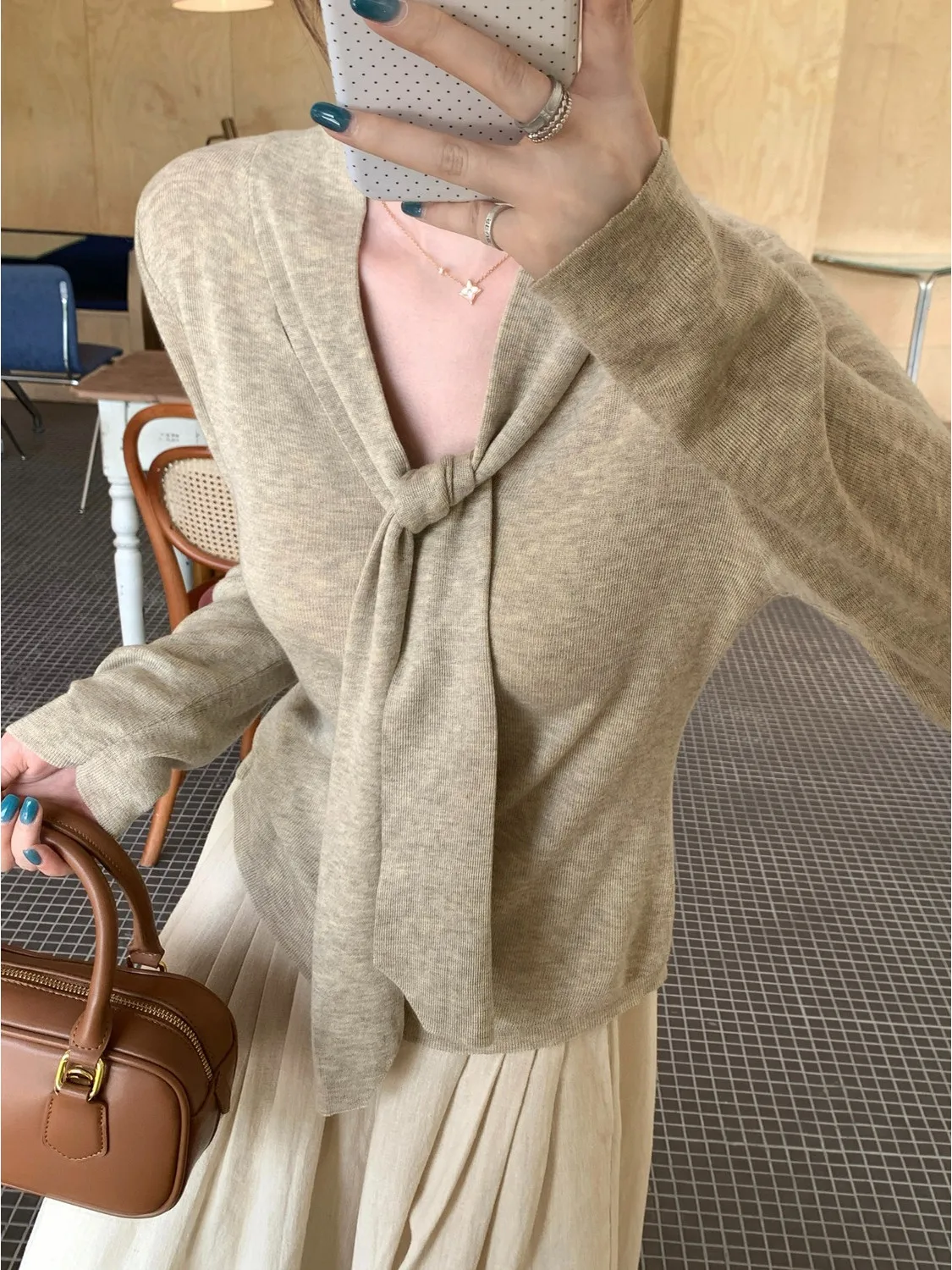 

Женская внутренняя одежда с v-образным вырезом Long Sve Base irt с поясом, новинка 2025, осенне-зимний утягивающий корейский красивый маленький топ