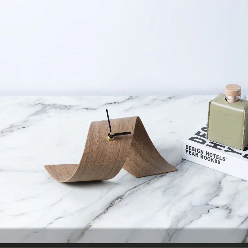 

Minimalist Metal Desk Clock Leather Roll Base Decorative Clock Modern Home Ornament for Living Room Interior Decoration