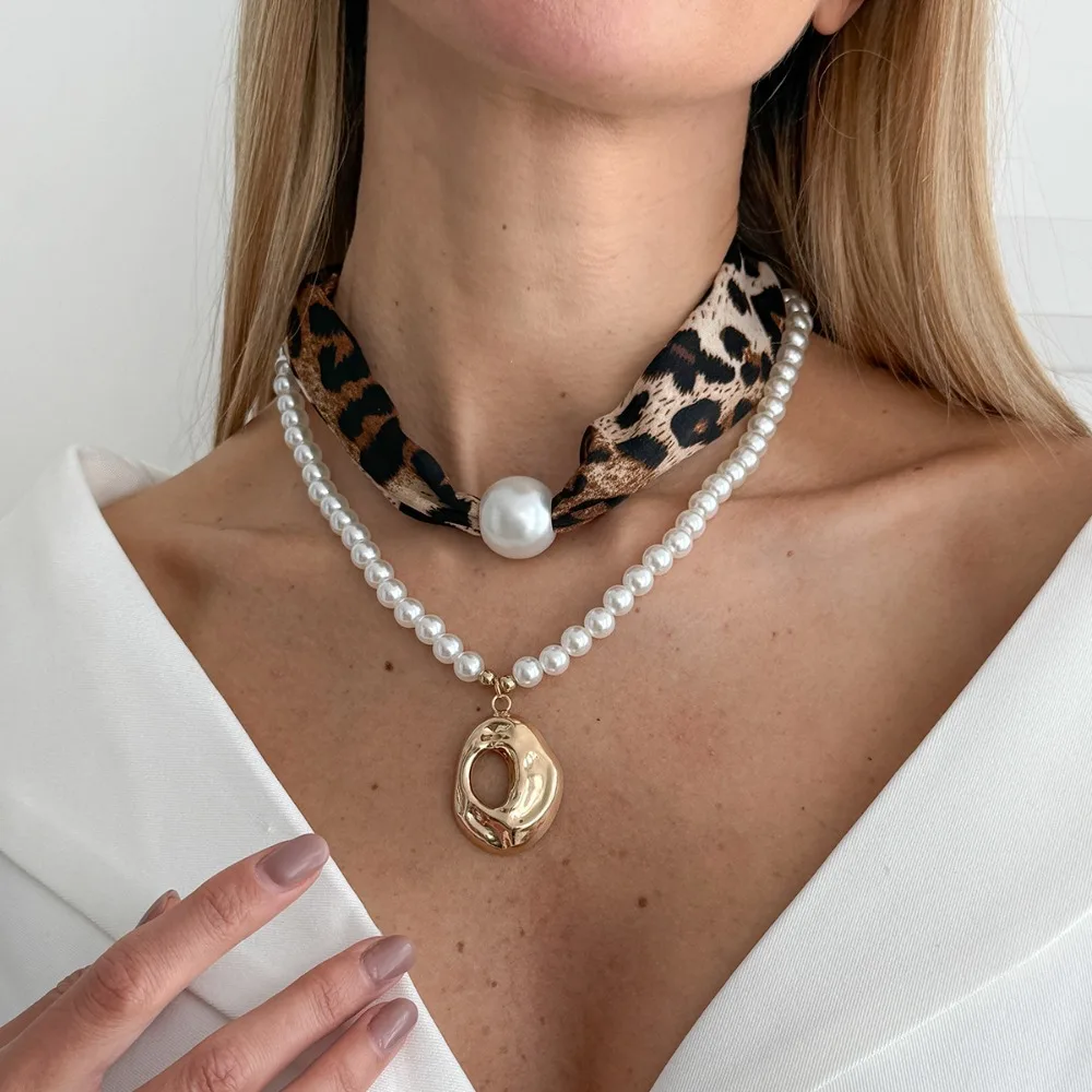 Retro Charm Irregular Geometric Liquid Metal Pendant Leopard Print Flannel Imitation Pearl Fold Wear Necklace for Women Jewelry