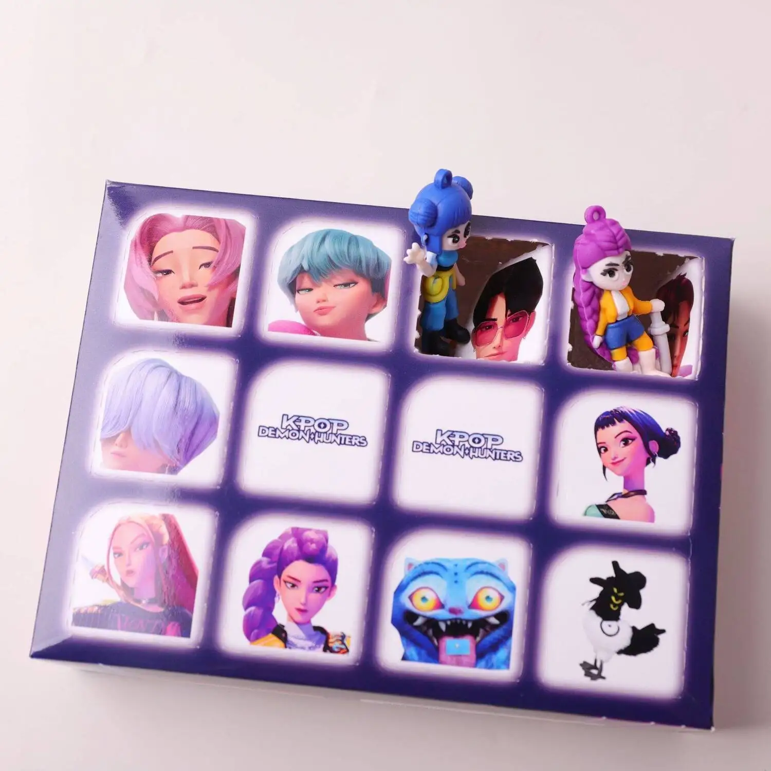12 Stück K-POP Demon Hunters Huntr/x Surprise Blind Box, weiche Vinyl-Figur Poke-Spiel für Kinder, Anime-Sammelspielzeug, Partygeschenke