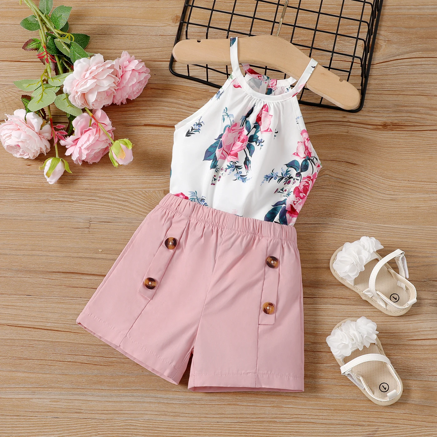 

PatPat 2pcs Baby Girl Floral Print Halterneck Top and 100% Cotton Button Decor Shorts Set