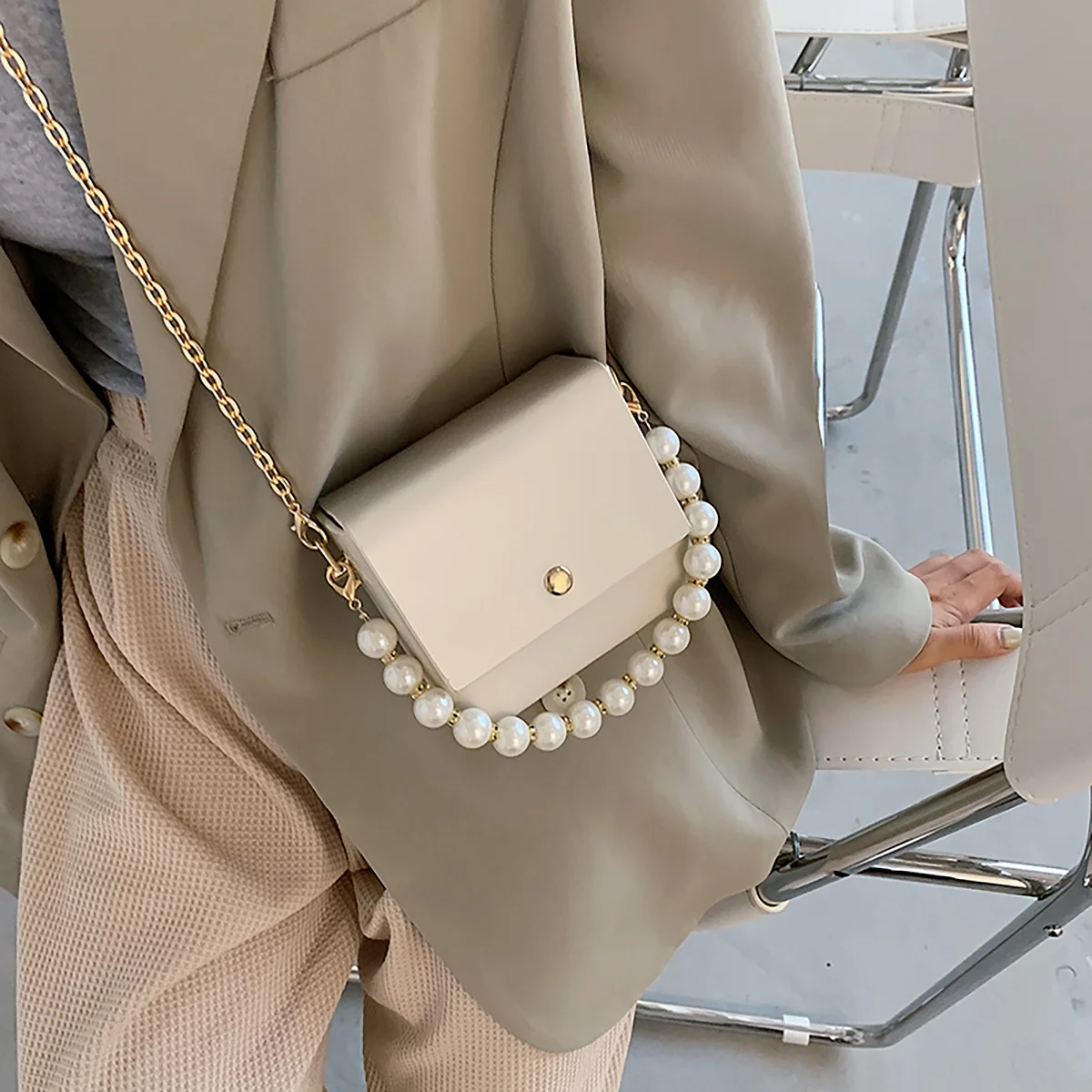 

4Pcs Lightweight Pearl Bag Chain Metal Chain Strap Suitable for Handbags Shoulder Bags DIY Accessory Bag Accessory