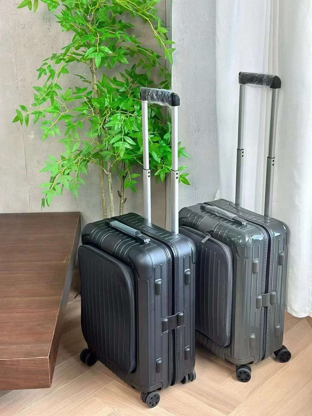 

Luxury R-Series Luggage Crew-Approved Carry-On Luggage German PC+Expansion Holiday Gift for The Executive Edge Connoisseur