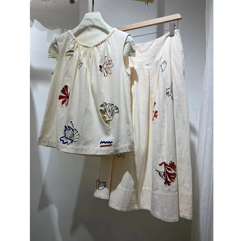 2025 New Arrival Summer Women Casual Loose Fit Sleeveless Cartoon Embroidery Tops Tees O-neck Good Quality Cotton T-shirt Y135
