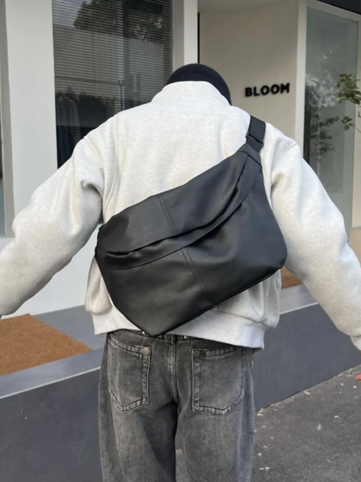 

2025 New Fashionable Personalized Crossbody Women's Bag Simple And Casual Versatile Motorcycle Style Portable Chest Bags Trendy