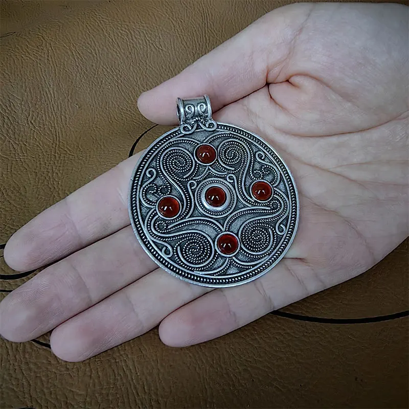 1pcs norse Slavic Lunula Woman's Necklace viking Natural stone red stone  jewelry for women  Lunitsa, Slaves Ethnic pendant