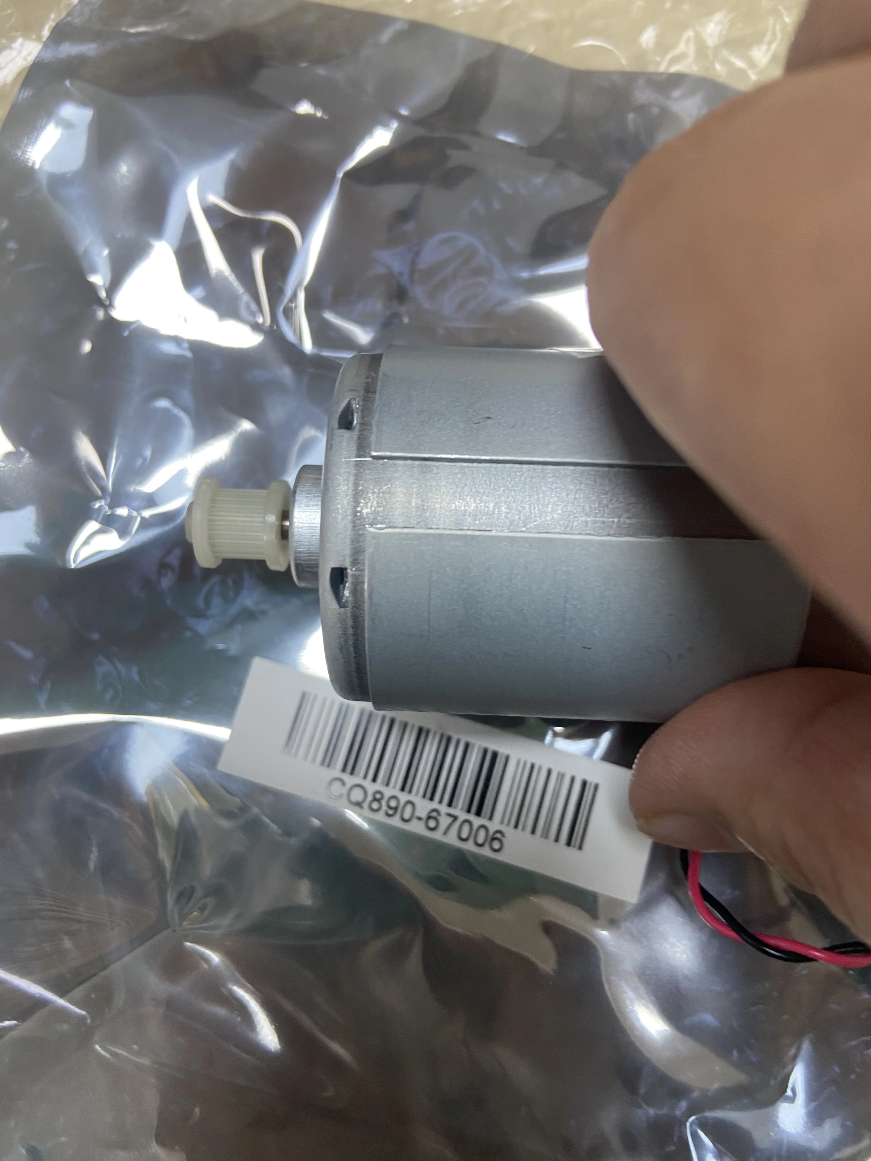 

Оригинальный новый двигатель каретки CQ890-67006 для HP DesignJet T120 T520 T730 T830 CQ890-60092 F9A30-67063 детали плоттера