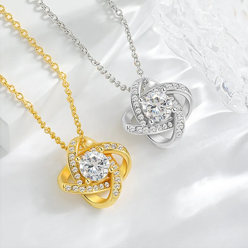 Luxury Rotating Four Leaf Clover Necklace Women Eternal Heart Pendant Clavicle Chain High Grade Fashion Jewelry
