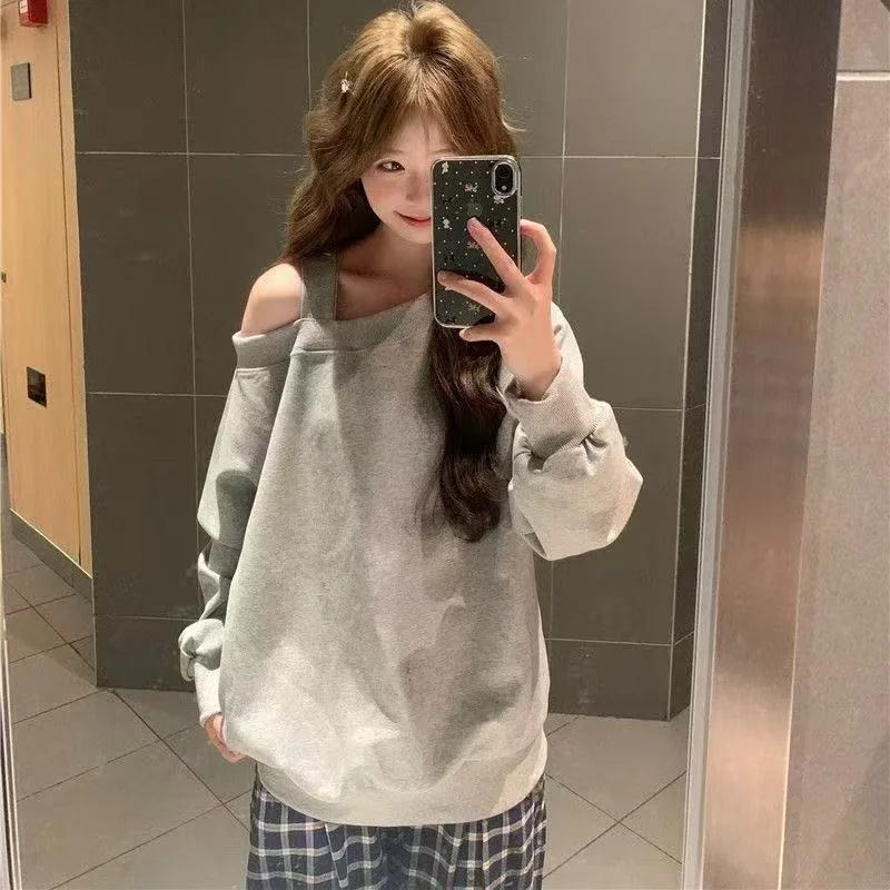 

Модный ленивый стиль, серый свитшот с поклонным воротником и открытыми плечами, длинными рукавами для осени, свободный повседневный универсальный пуловер, топ