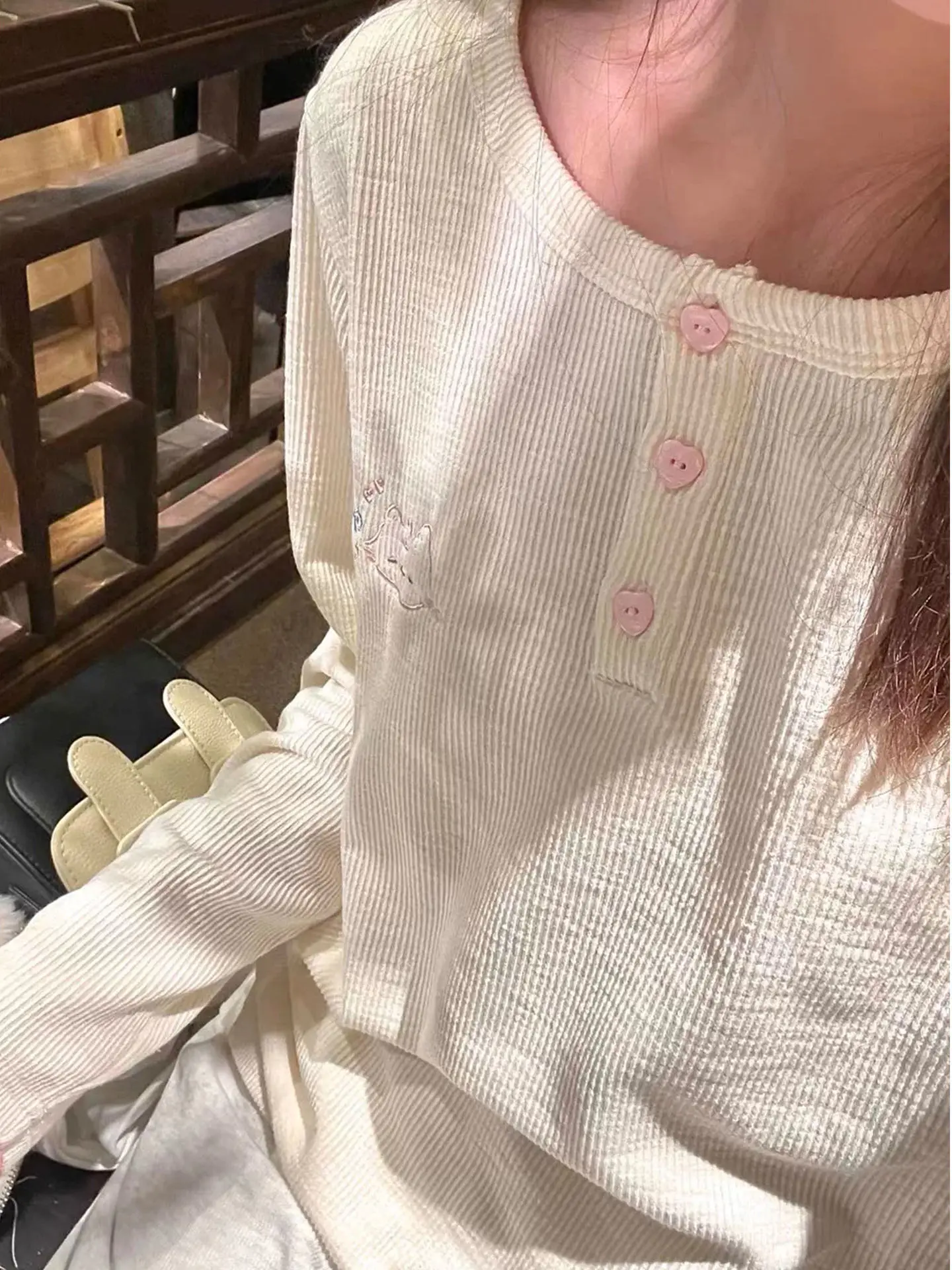 

Женская осенняя модная молодежная футболка с длинным рукавом в корейском стиле, базовая, для студентов, с открытыми плечами