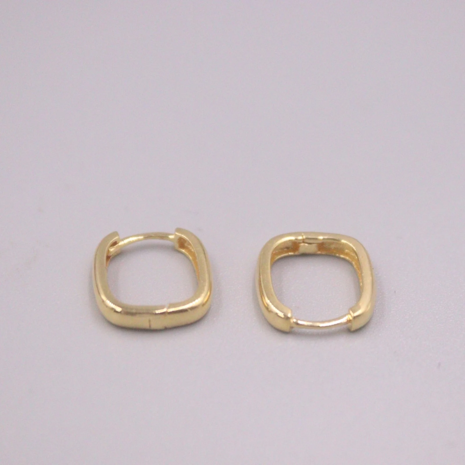 Real Pure 18K Yellow Gold Hoop Women Lucky Glossy U Shape Square Earrings 1.5-1.7g