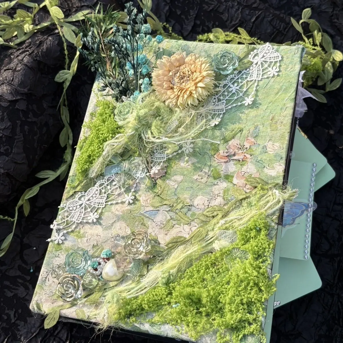 Genuine green three-dimensional book, send girlfriends and couples to work in progress a4
