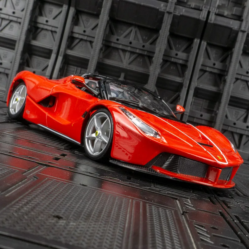 

Bburago 1:24 simulated Ferrari Convertible Alloy Supercar Model suitable for collection and can be given as a gift to friends