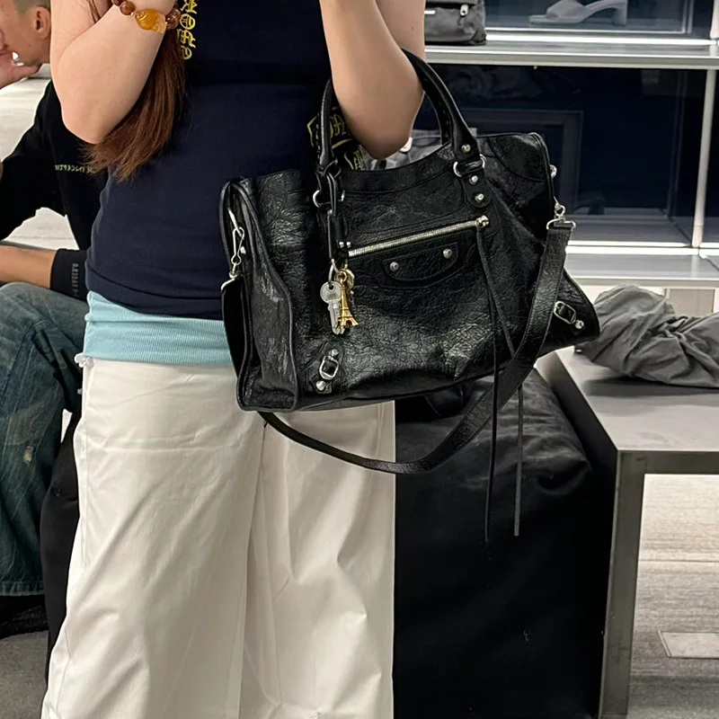 2025 Spring Motorcycle Style Women's Crossbody Handbag Oil Wax Leather Rivet Detail Soft Square Shape Zipper Closure view 2