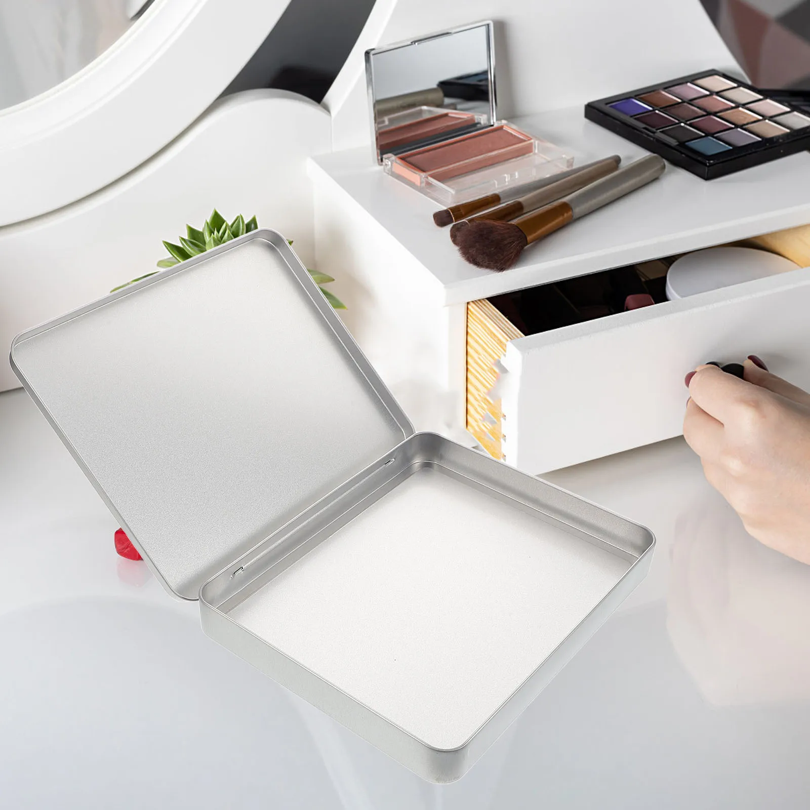 

Medium Silver Eyelash Storage Box Metal Tinplate Case With Lid Holder Organizer For Extensions Portable Container False