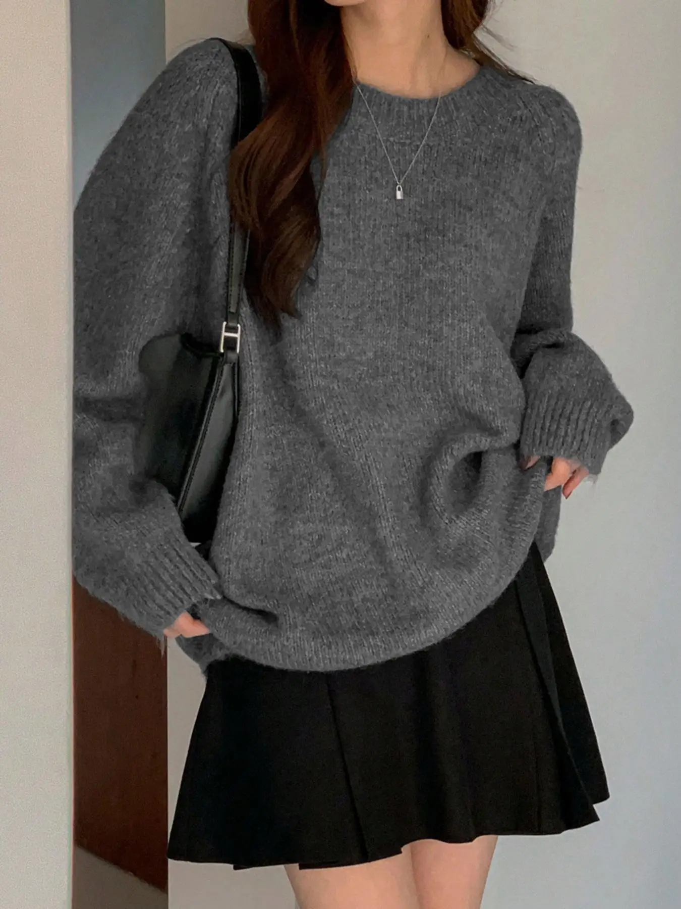 เสื้อสวมหัวผ้าวูลแขนยาวคอกลมสีพื้นเรียบง่ายหลวมๆ ใส่สบายและทันสมัยสำหรับผู้หญิง
