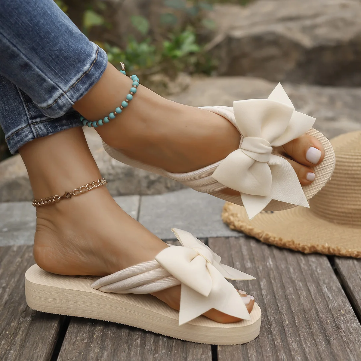 Beige elegante Flip-Flops mit Schleife – Detail 3