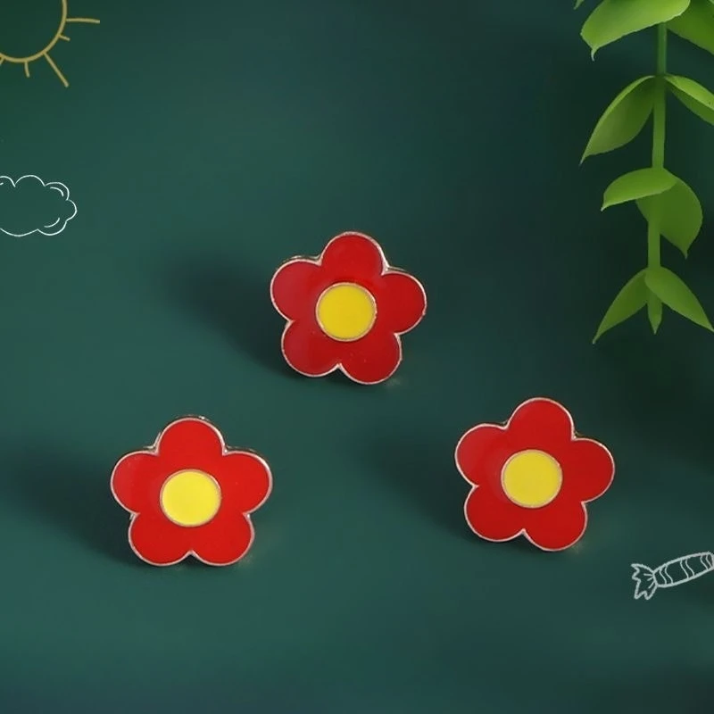Cute Little Red Flower Brooch Casual Commute Party Gift Metal Badge Pin DIY Clothing Bags Shoes Hat Scarf T-shirt Jeans Decor