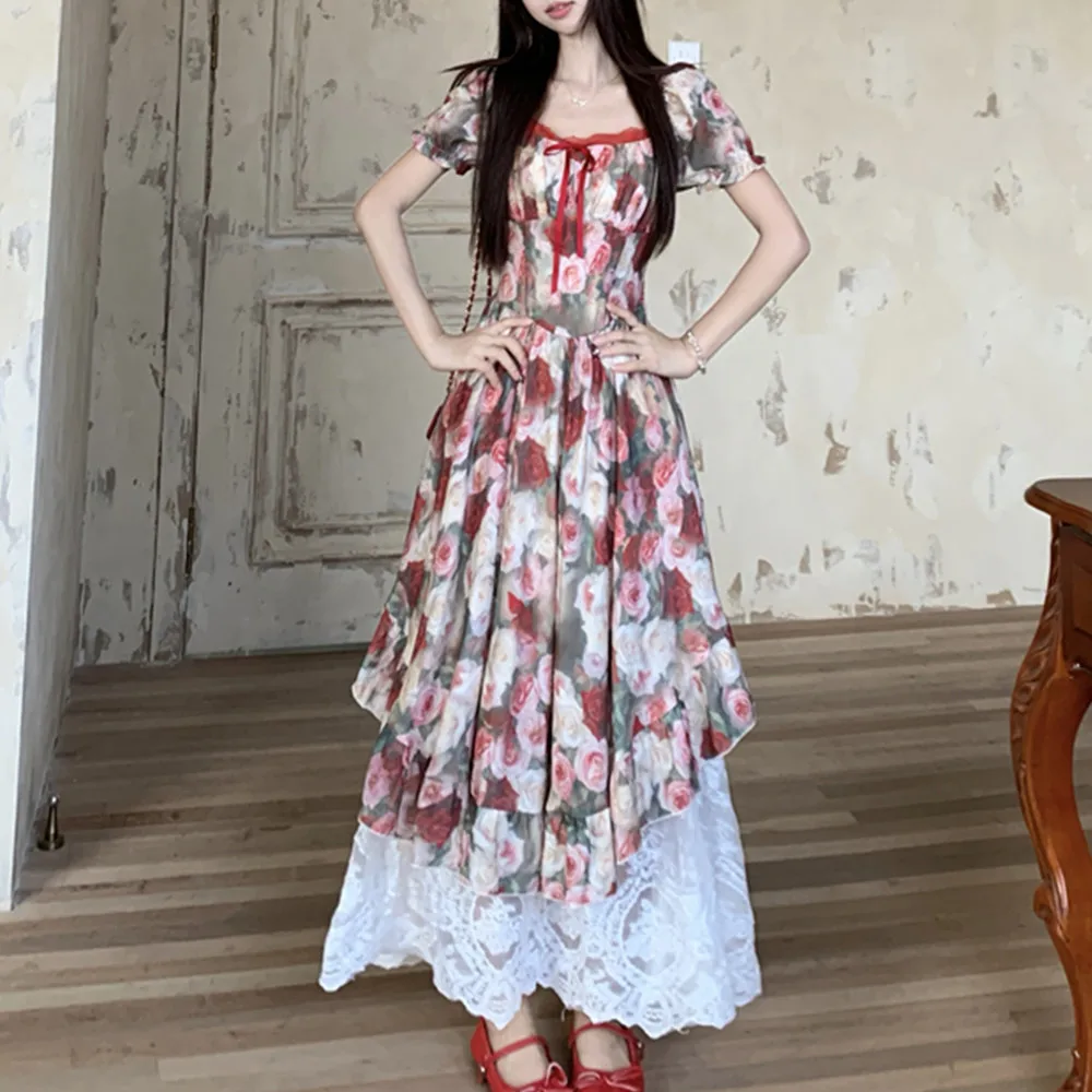 Retro ภาพวาดสีน้ํามันสไตล์ไม่สม่ําเสมอ Red Rose พิมพ์ลูกไม้ Patchwork ชุดผู้หญิงฤดูร้อนสแควร์คอ Lace-up ดอกไม้ Fairy กระโปรง