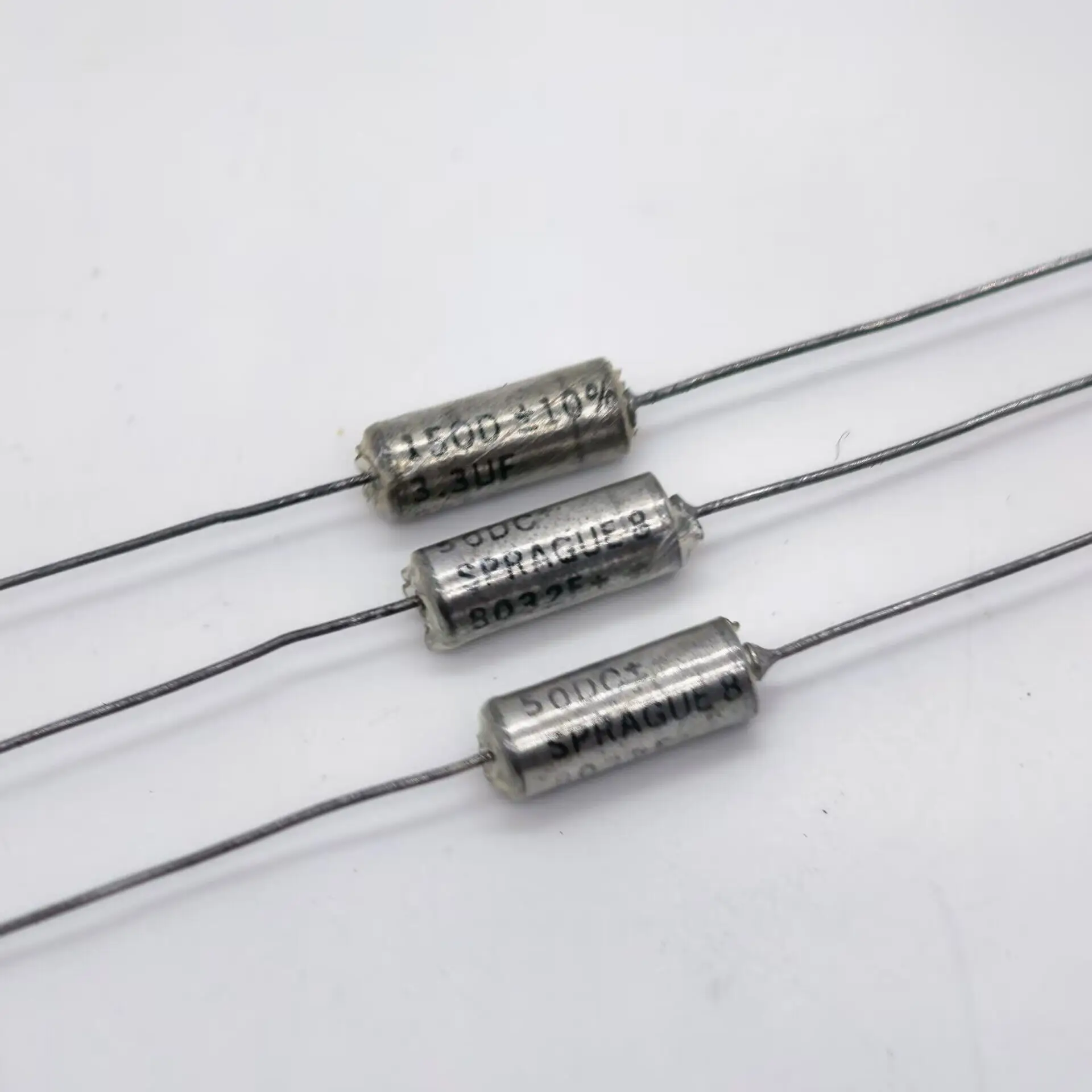 

10 шт./серия USA 150D, 3,3 мкФ, 50 В, осевой аудиоконденсатор с золотым корпусом, танталовый электролитический конденсатор