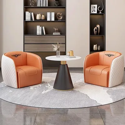 

Скандинавский современный роскошный комплект мебели для лобби отеля: диван из синтетической кожи, светлый стол и стулья для переговорной зоны/гостиной