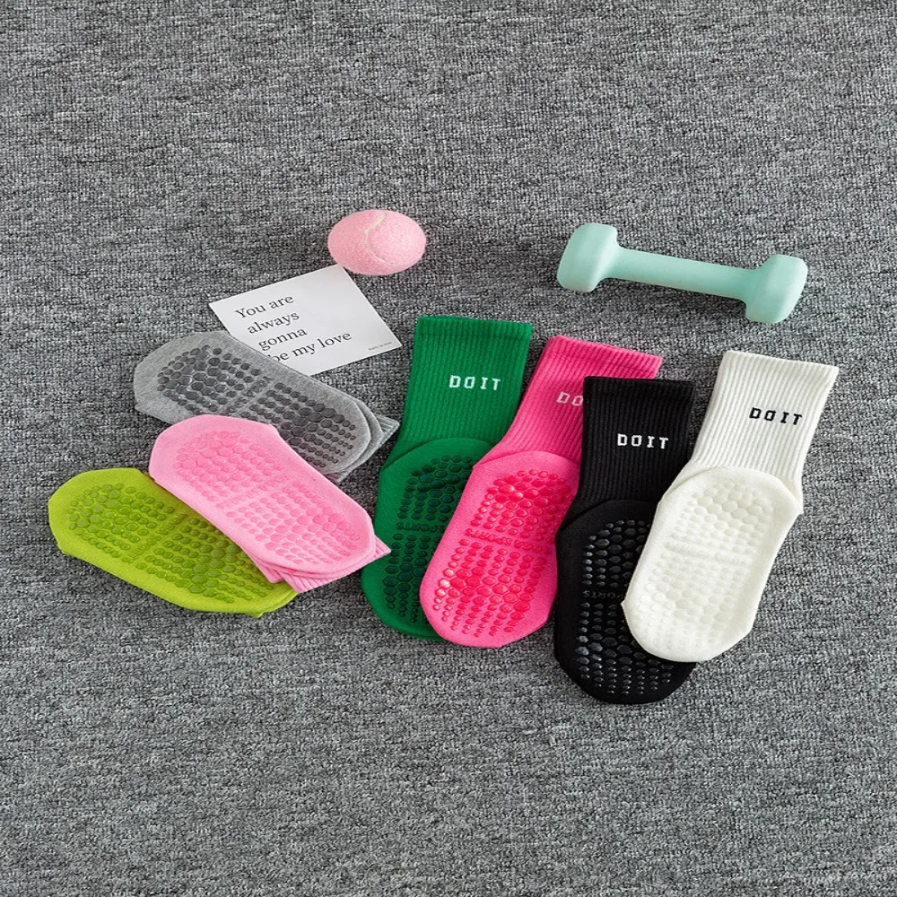 Comfortable Cotton Yoga Socks Breathable Striped Sports Socks Solid Color High Quality Mid-calf Socks