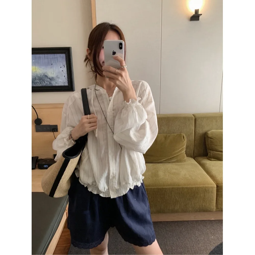 معطف نسائي كوري Sle Faionable مخطط للحماية من الشمس معطف irt لصيف 2025 تصميم فريد من نوعه بزر واحد مع قلنسوة