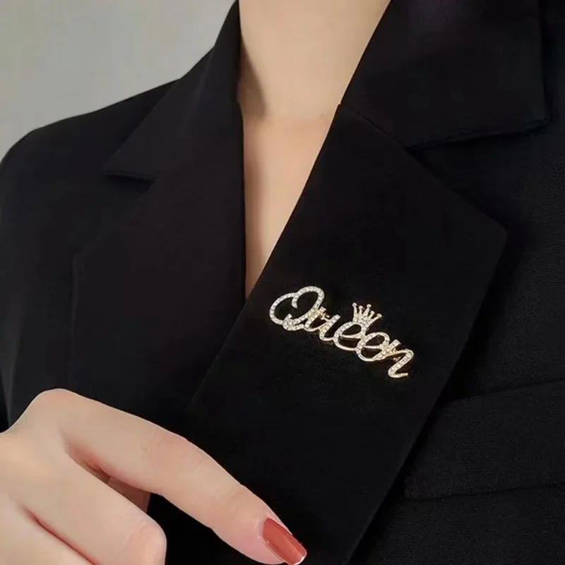 Silver Color Queen Letter Inlaid Rhinestone Brooches for Women Simple Charm Casual Pins Dress Wedding Gifts